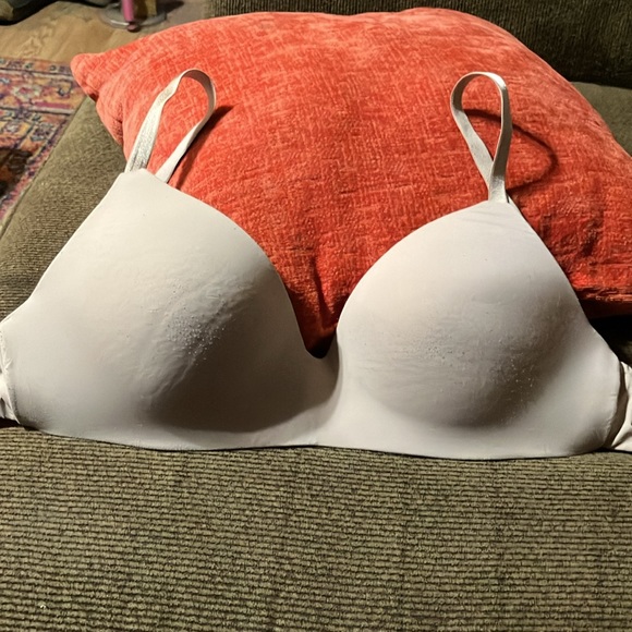 Victoria’s Secret no wire 34D bra with multiway straps - Picture 2 of 7